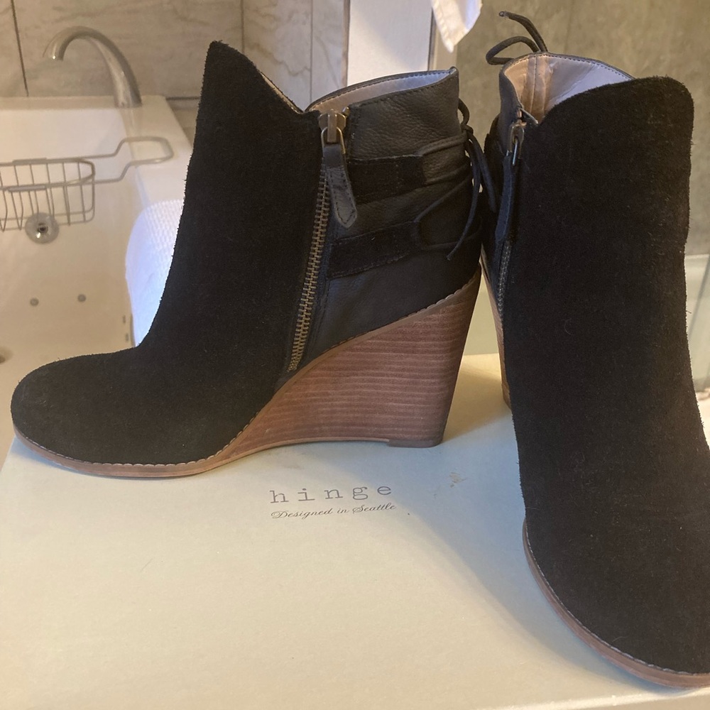 Hinge black wedge zip bootie